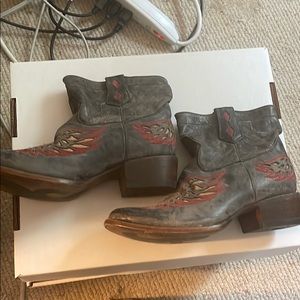 Pair of leather Cuadra ankle boots -like new